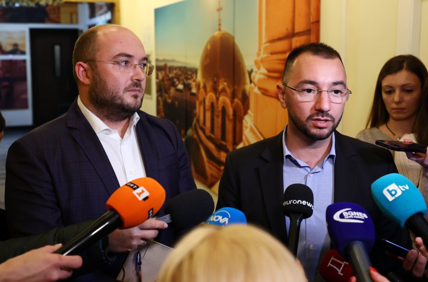 Среща в Столичната община търси изход от блокираната работа на