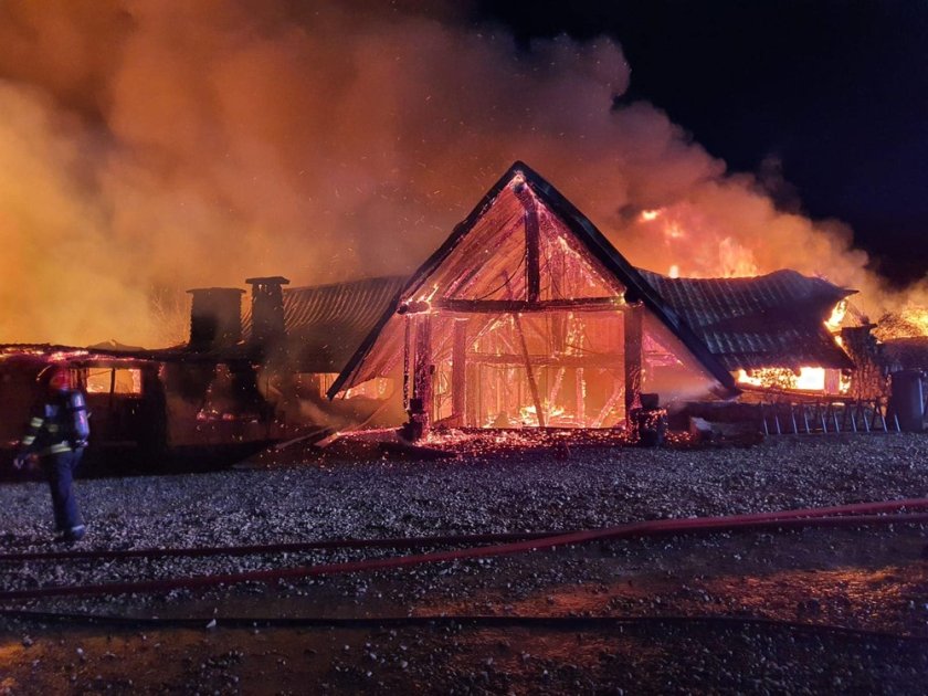 румънските власти разследват причините пожар къща гости загинаха души