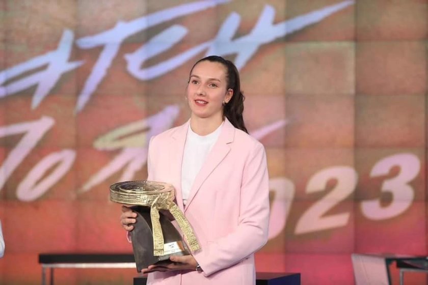 калина бояджиева удостоена наградата златен пояс