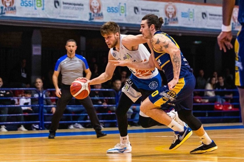 Иван Алипиев с 14 точки като титуляр при загубата на Латина в италианската втора дивизия по баскетбол