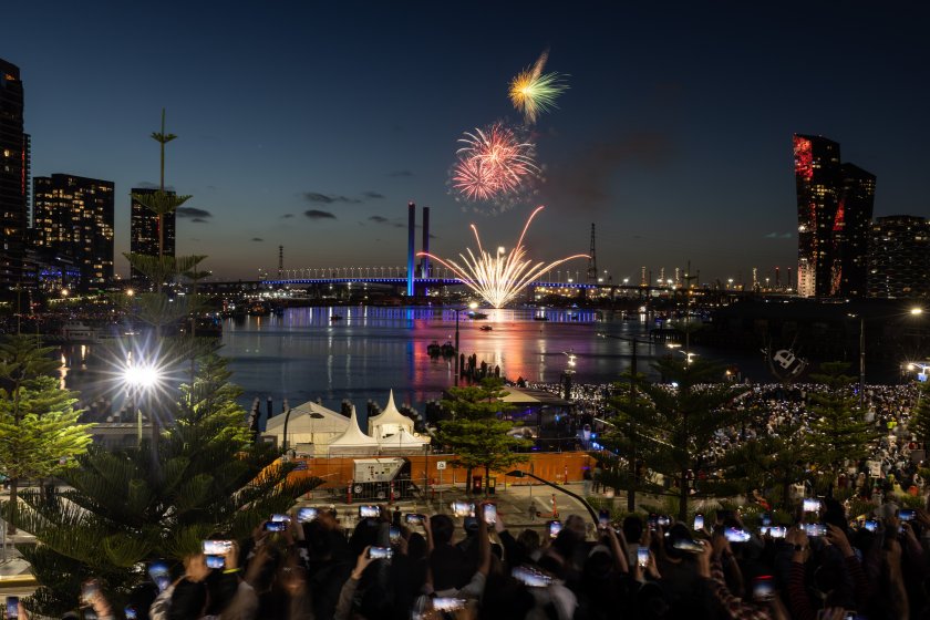 Австралия посрещна Новата 2024 година (СНИМКИ)