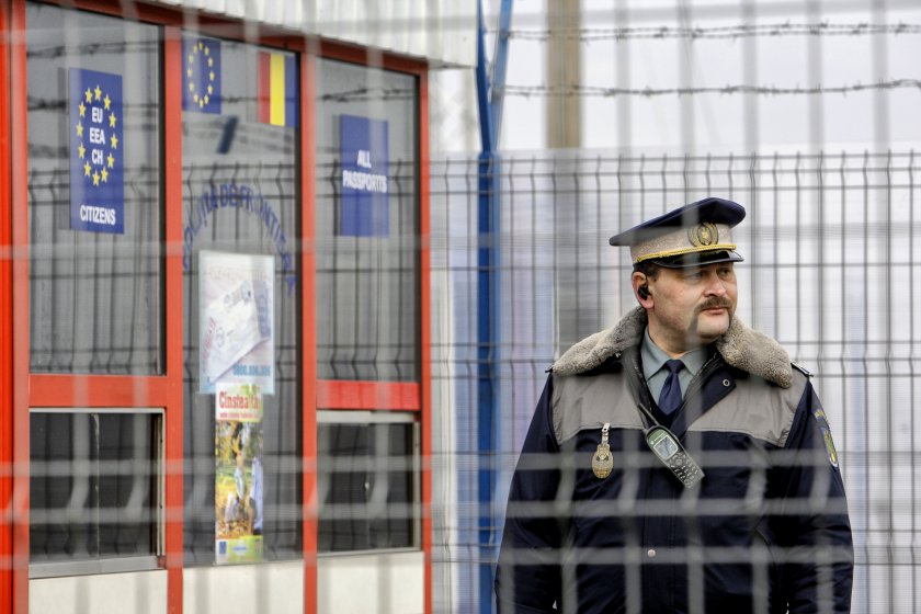 Положителни са политическите реакции за Шенген и в съседна Румъния.
