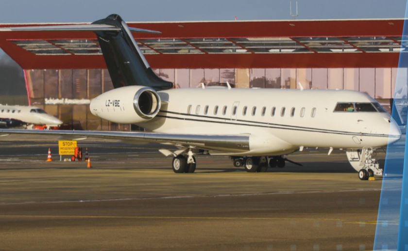 Частен съдебен изпълнител продава самолет, собственост на фирма на Васил