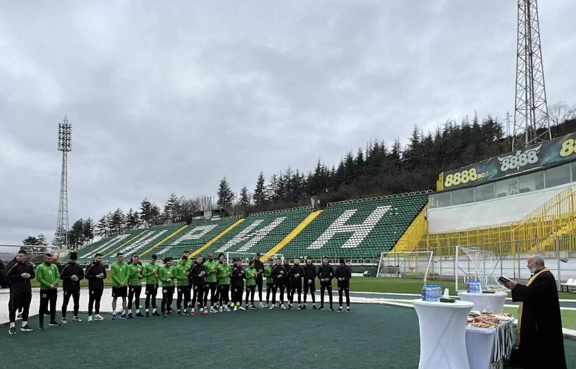 пирин благоевград стартира зимната подготовка надежда оставане първа лига