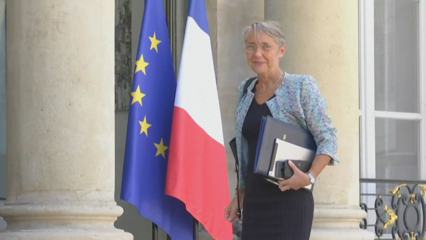 Премиерът на Франция Елизабет Борн подаде оставка