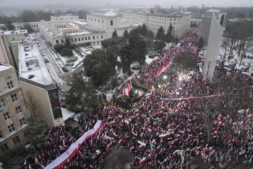 Хиляди в Полша на протест срещу правителството на Доналд Туск