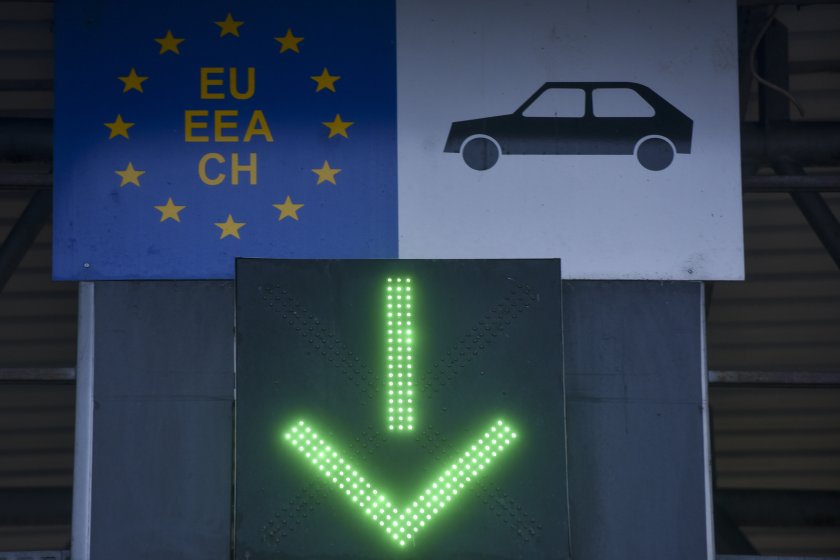 няколко държави шенген поддържат трайно проверки вътрешните граници