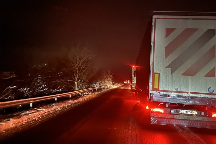Заради катастрофа: Километрично задръстване и в двете ленти на пътя между Плевен и Луковит