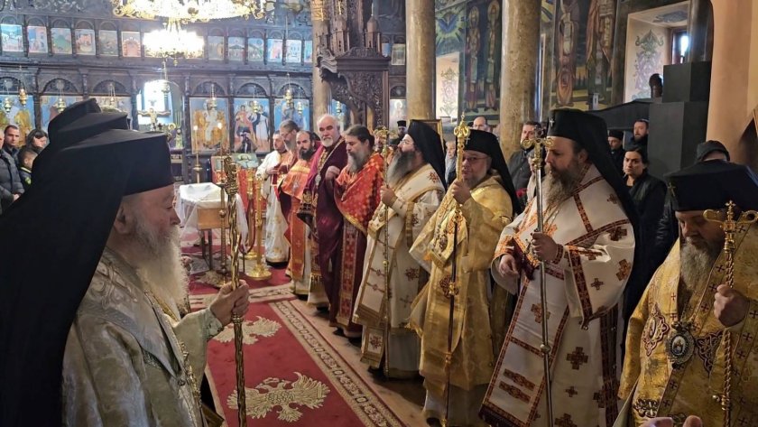 В Сливен днес беше погребан Сливенският митрополит Йоаникий. Той почина