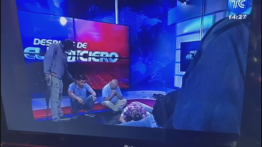 Въоръжени нахлуха в телевизионно студио в Еквадор по време на ефир