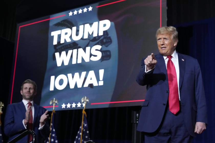 Доналд Тръмп спечели убедително първичните избори на републиканците в Айова.