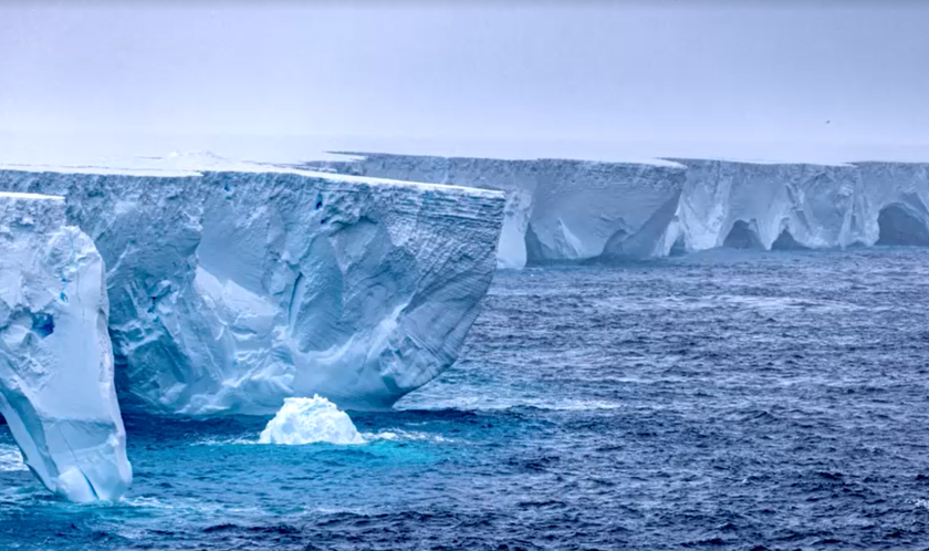 фотограф засне движението големия айсберг света