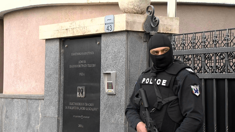 Васил Божков е напуснал адреса, на който се намира под