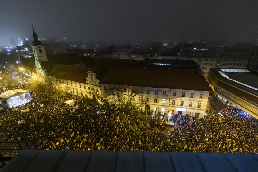 Хиляди демонстранти излязоха днес по улиците в цяла Словакия, засилвайки