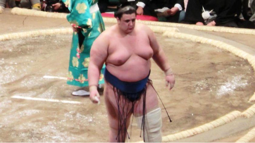 Аоияма със служебна загуба на турнира по сумо в Токио