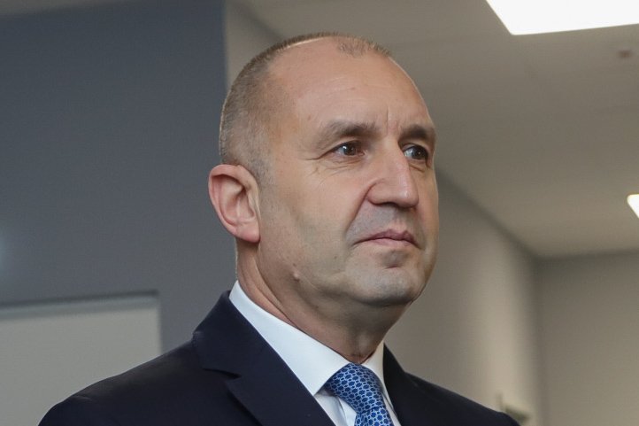 Президентът Румен Радев определи твърденията на Делян Пеевски за институционален