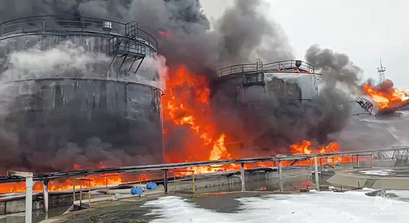 Пожар горя в петролна рафинерия в Туапсе, в руския Краснодарски