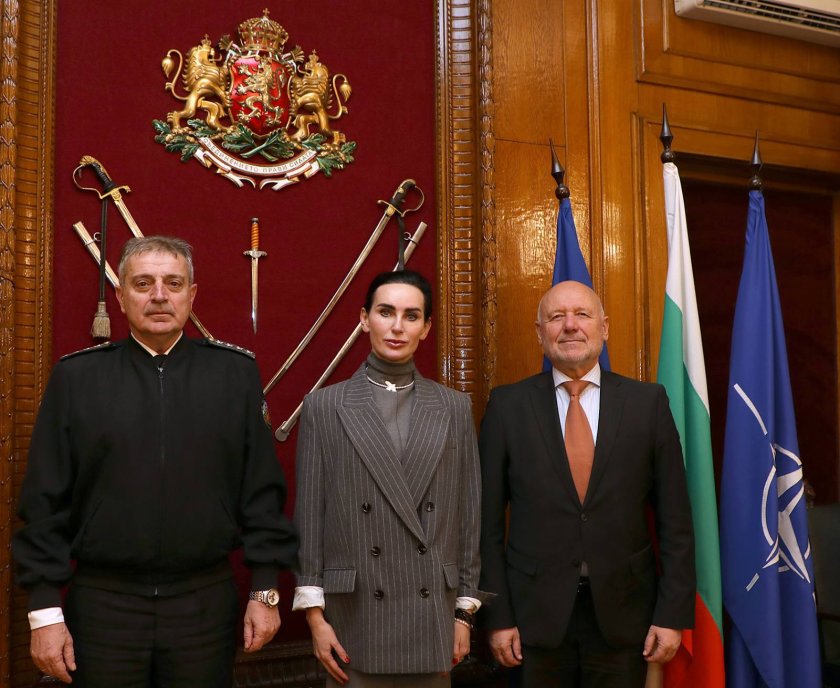 Министърът на отбраната Тодор Тагарев обсъди с извънредния и пълномощен