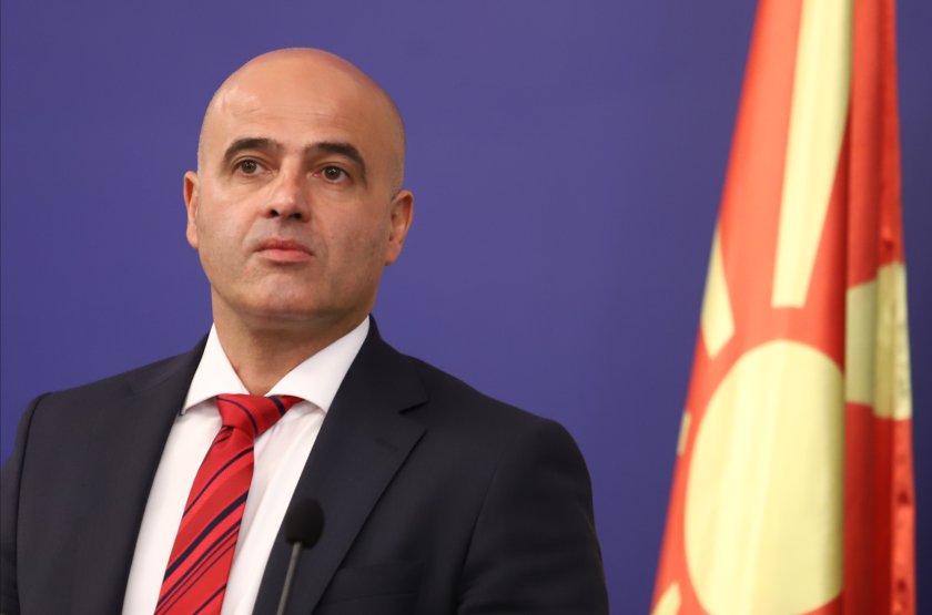 Димитър Ковачевски внесе оставката на правителството в парламента на Северна Македония