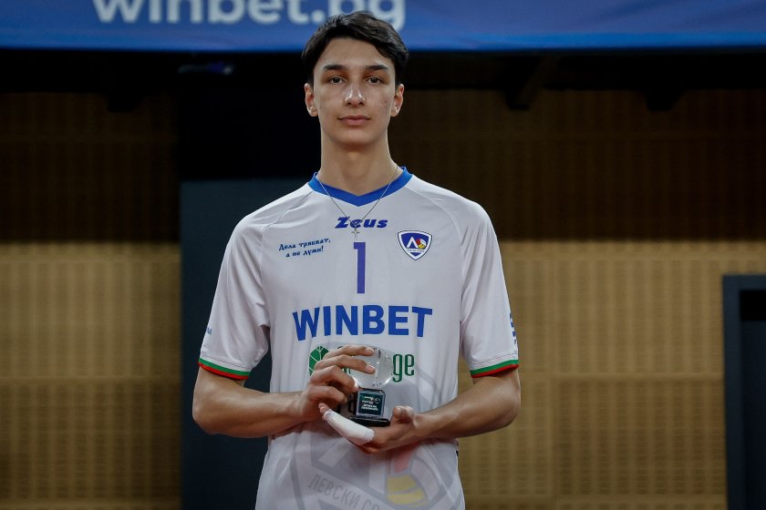 Разпределителят на волейболния Левски Симеон Николов е със счупен показалец