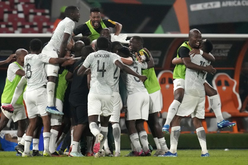 юар надви кабо верде дузпи оформи полуфиналното каре турнира купата африканските нации