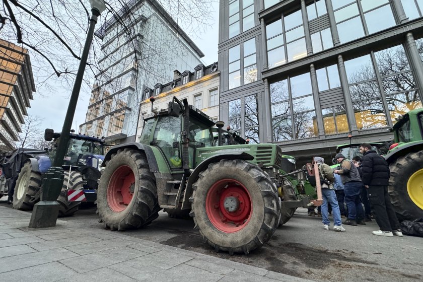 фермери блокираха района около европарламента брюксел