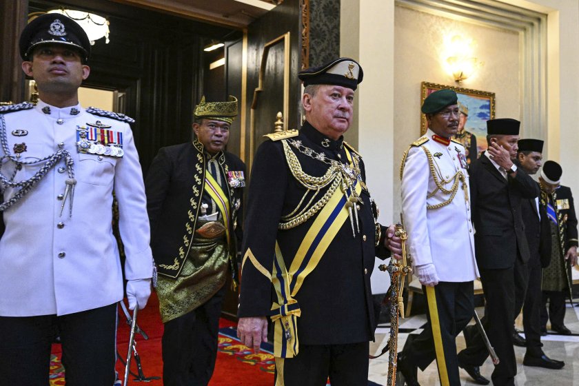 Новият управник на Малайзия положи клетва, предадоха световните агенции.Това стана