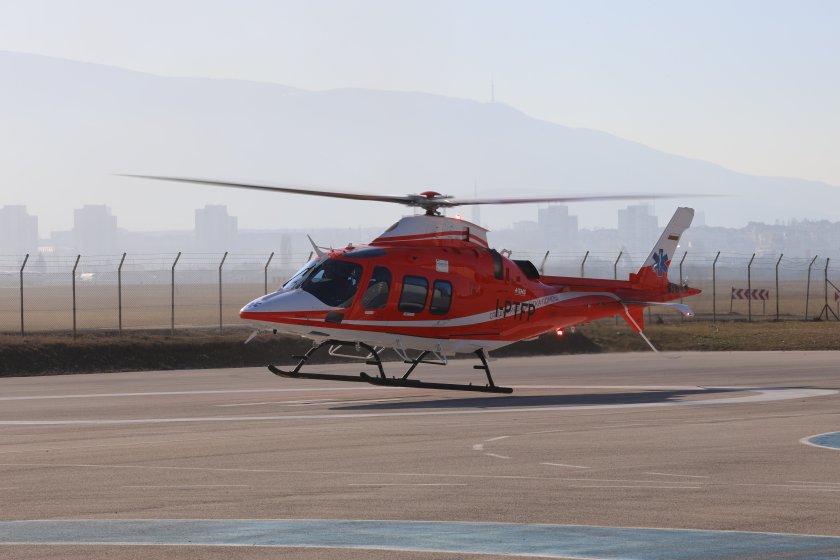 Първият хеликоптер за спешна помощ пристигна в България (СНИМКИ/ВИДЕО)