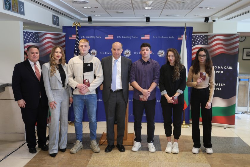 Български студенти получиха визите си за лятна бригада в САЩ