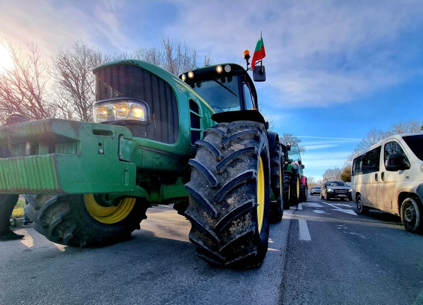 Протестите на земеделските производители от област Варна продължиха и днес.