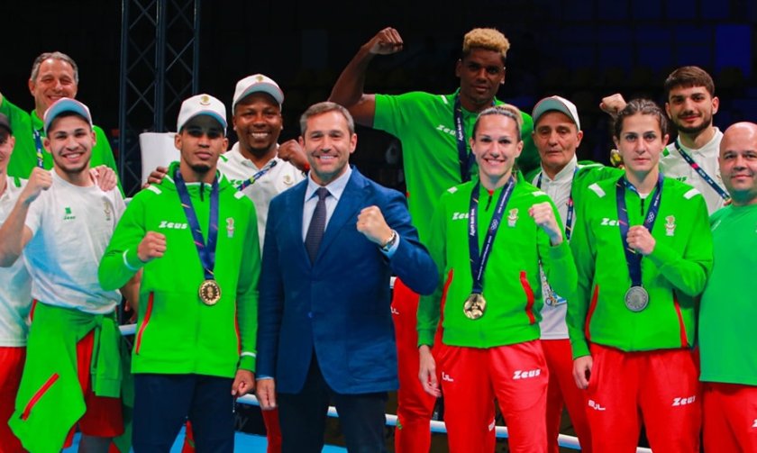 Българските боксьори отбелязаха две победи в първия ден на 75-ото