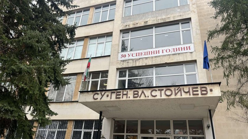 Мъж влезе с брадва в спортното училище СУ Генерал Владимир