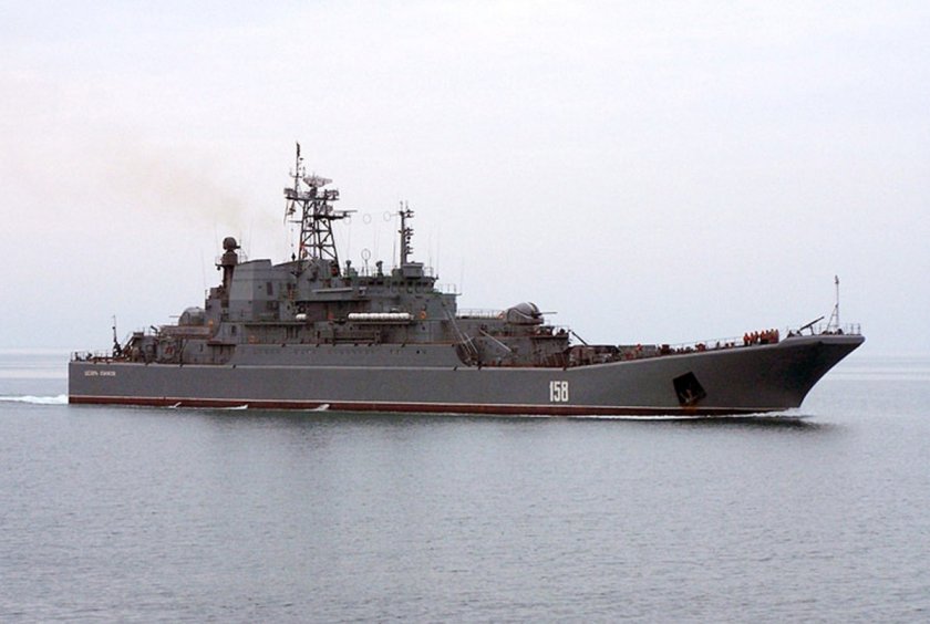 Украински сили са потопили големия десантен кораб Цезар Куников, пишат