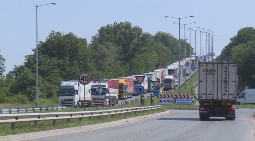 Румънски превозвачи се оплакват oт чакането с дни на границата с България