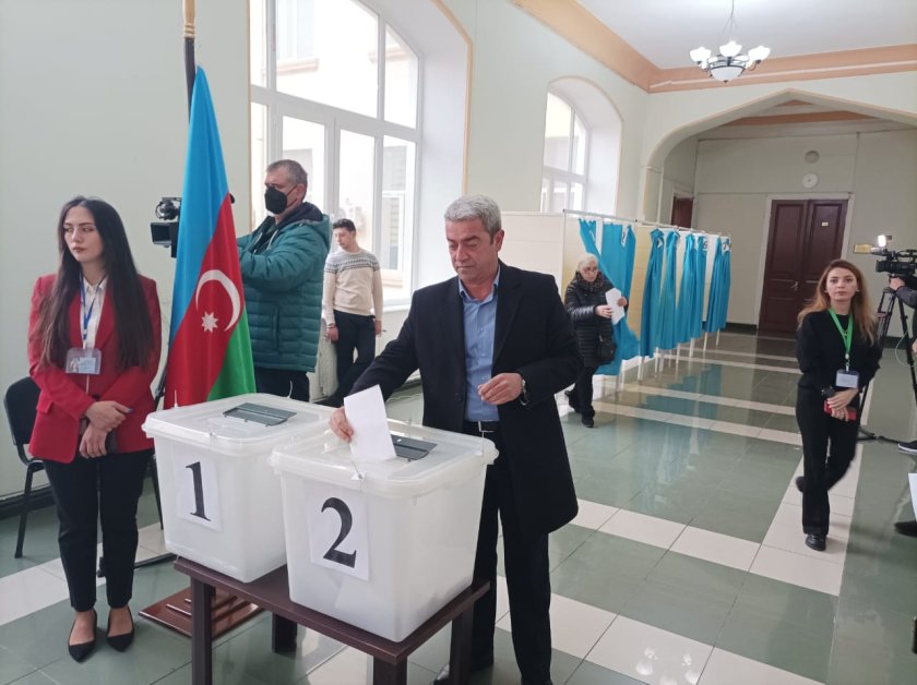 азербайджан открива нова страница провеждащите предсрочни президентски избори