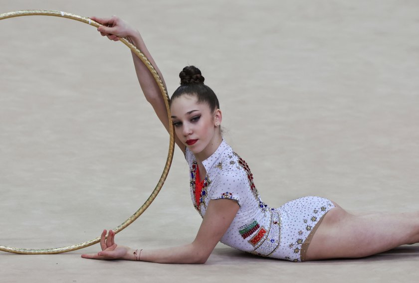 дара малинова спечели пет златни медала турнир художествена гимнастика сингапур
