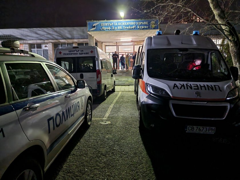 Тежко остава състоянието на пациента, който пострада след пожара в психиатрията в Бургас