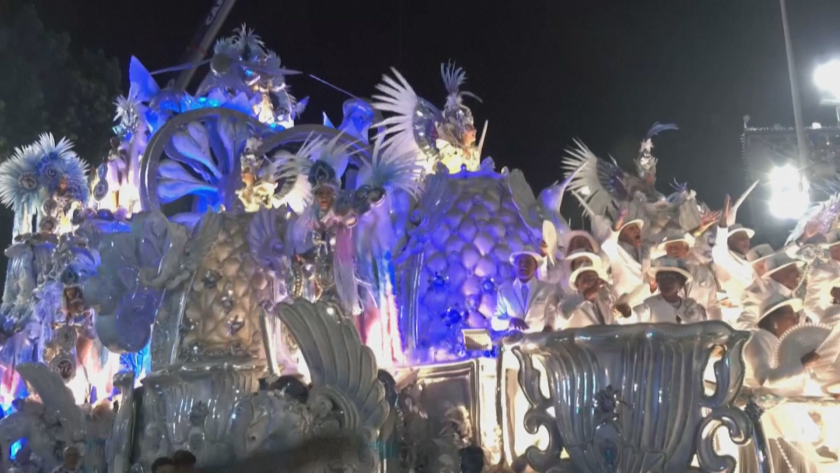 Училищата по самба дефилираха на карнавала в Рио
