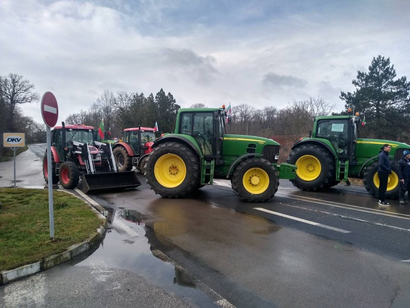 Поредна блокада на пътя Варна - Бургас от протестиращи земеделци