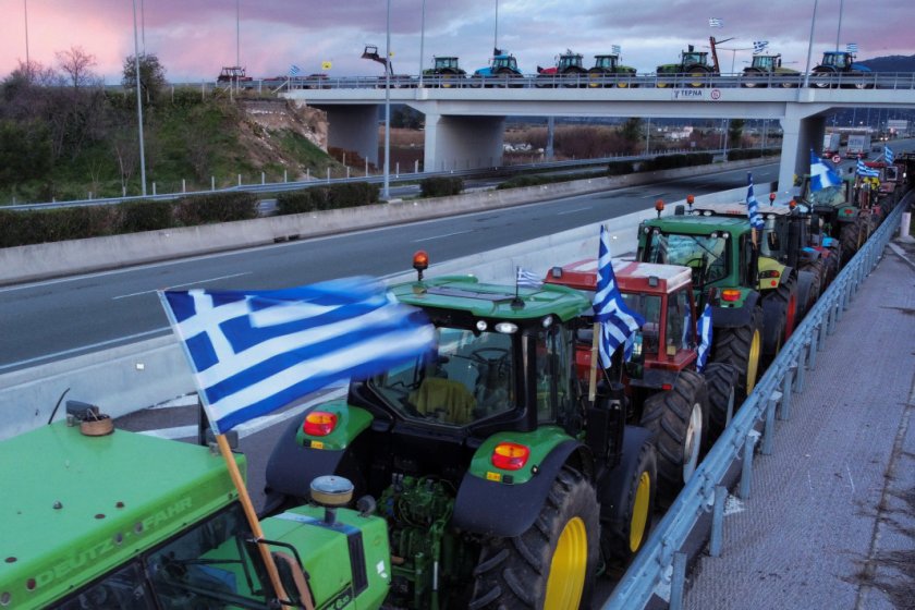 протестиращите земеделци гърция блокираха магистралата атина ламия
