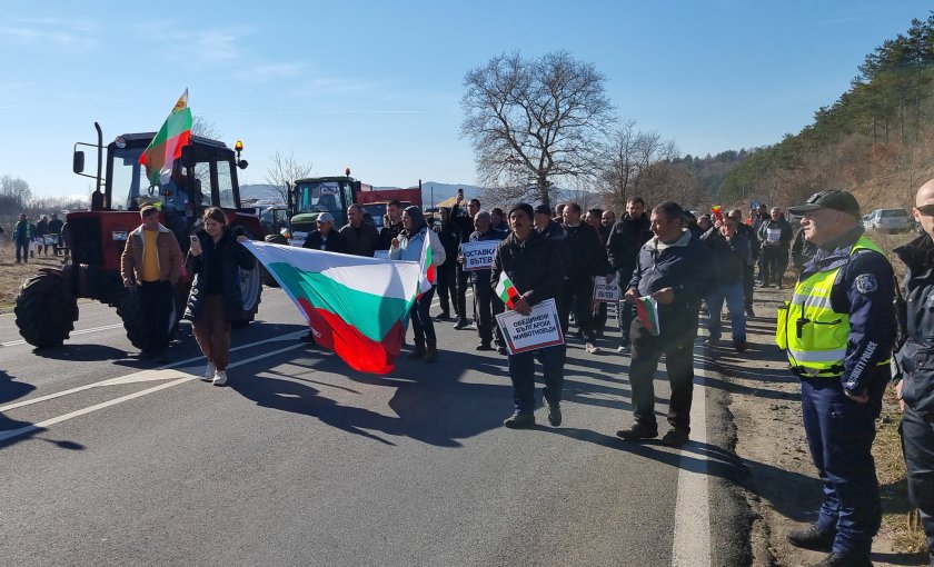 Фермери блокираха пътя за ГКПП "Маказа"
