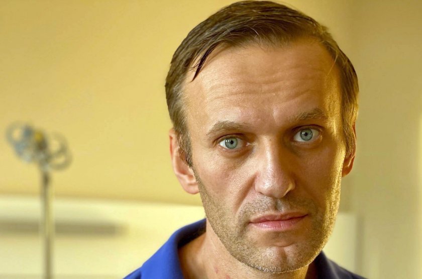 Руският опозиционер Алексей Навални е припаднал, след като му е