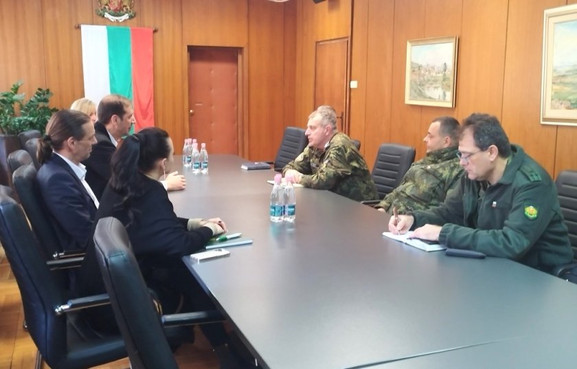 Началникът на отбраната адмирал Емил Ефтимов проведе среща с кмета