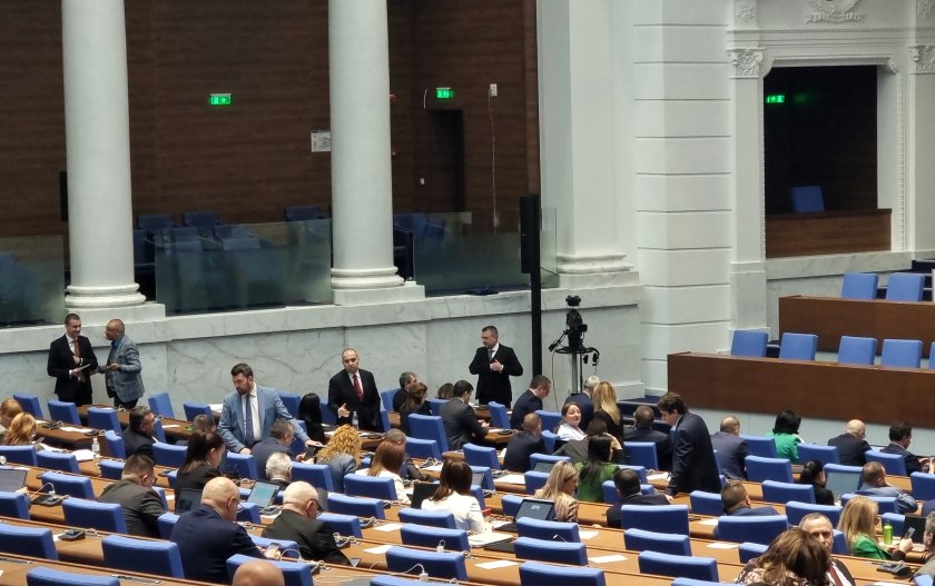Депутатите приеха ветото на президента Румен Радев и така отхвърлиха