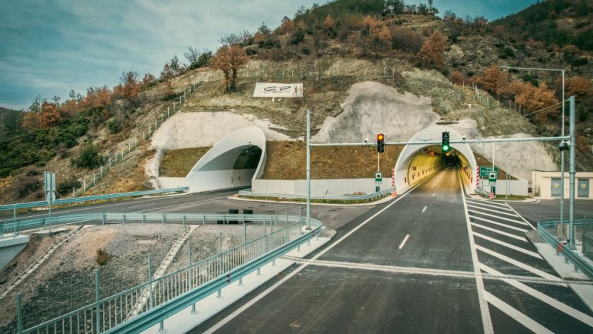 Във вторник пускат за движение най-дългия тунел в България. 3-километровият