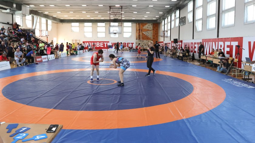 Стара Загора посреща държавния шампионат по борба за момичета до