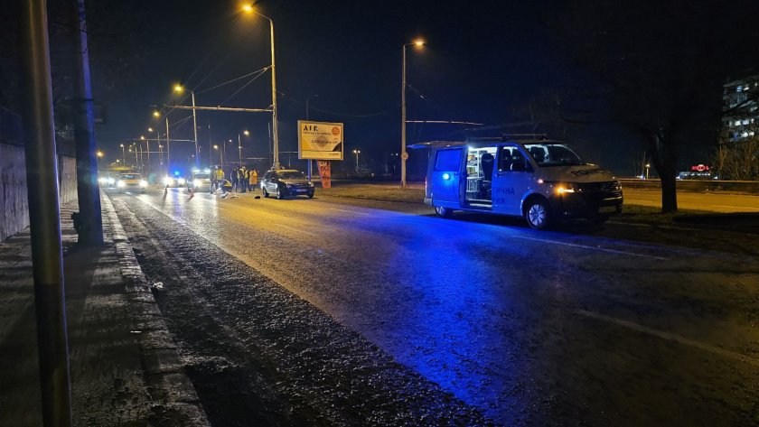 Мъж загина, след като бе блъснат от лек автомобил в