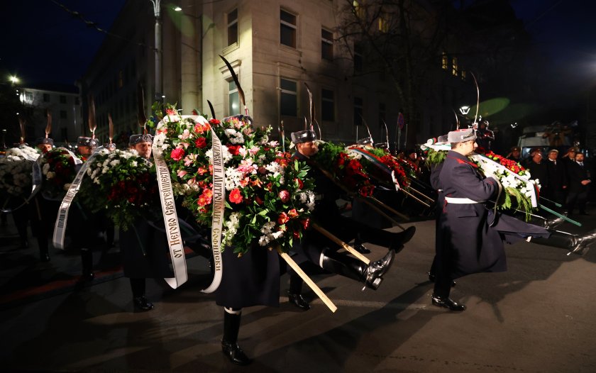 151 г. безсмъртие: България се поклони пред паметта на Васил Левски (СНИМКИ)