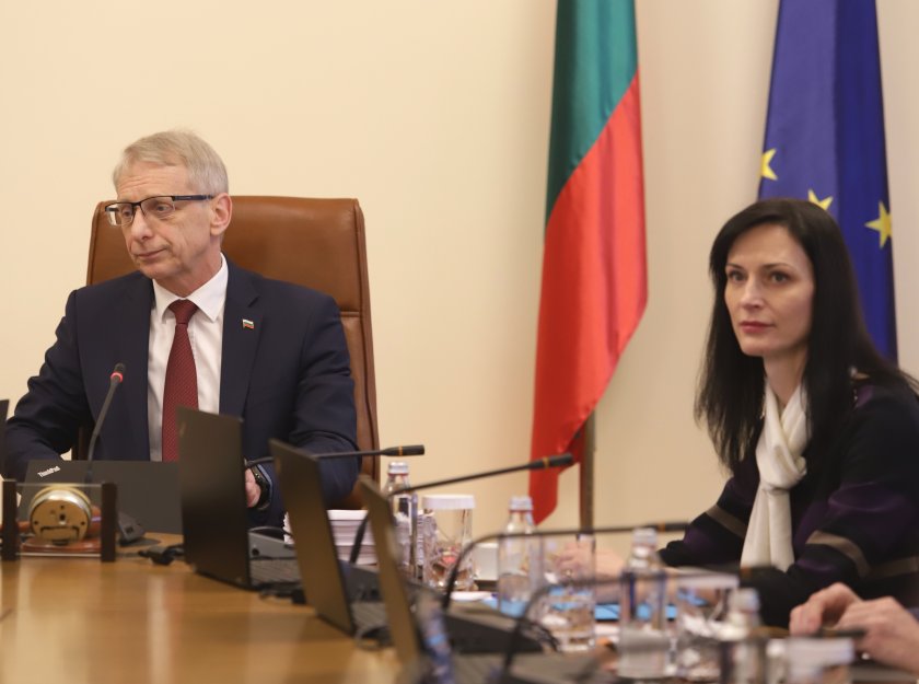 Нормално е когато се инициира политическо обсъждане по важни въпроси