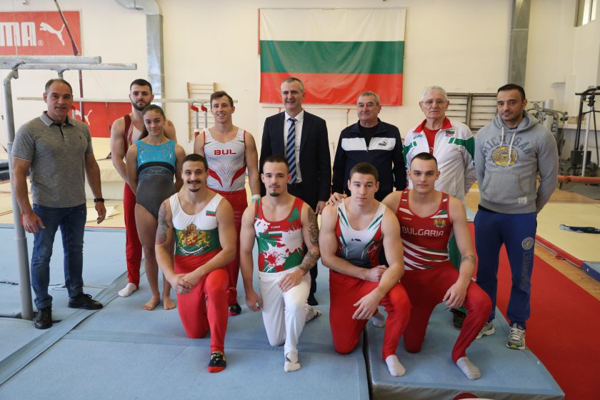 българските национали спортна гимнастика проведоха подиум тренировка световната купа кайро